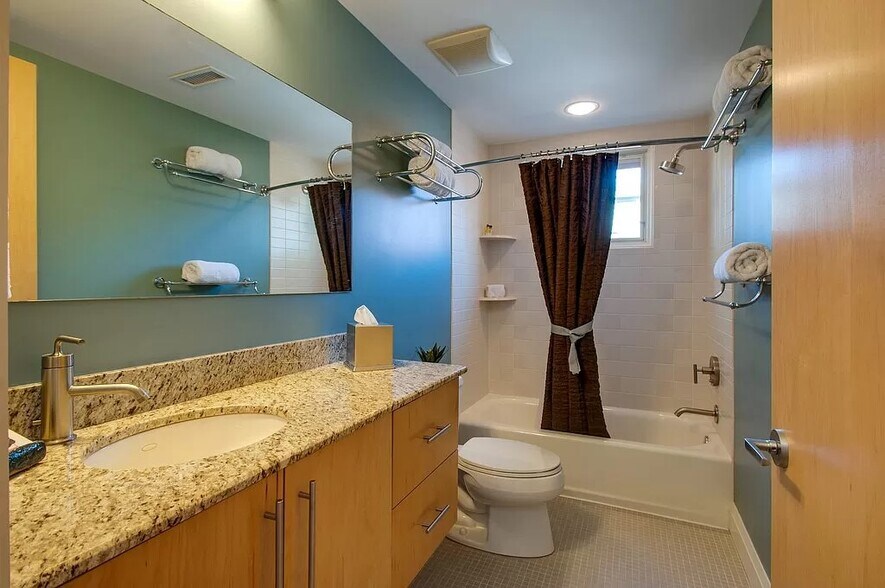 Bright and spacious main bath - 324 Van Buren St