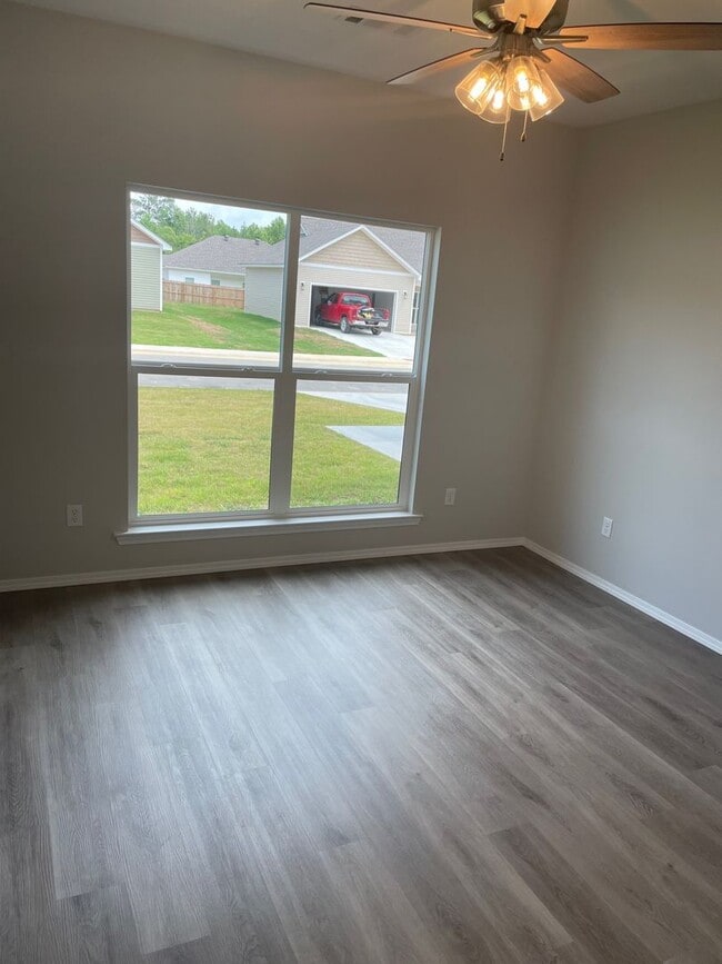 Building Photo - 409 Genesis Dr