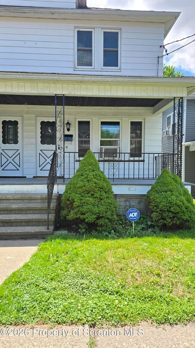Building Photo - 542 Deacon St