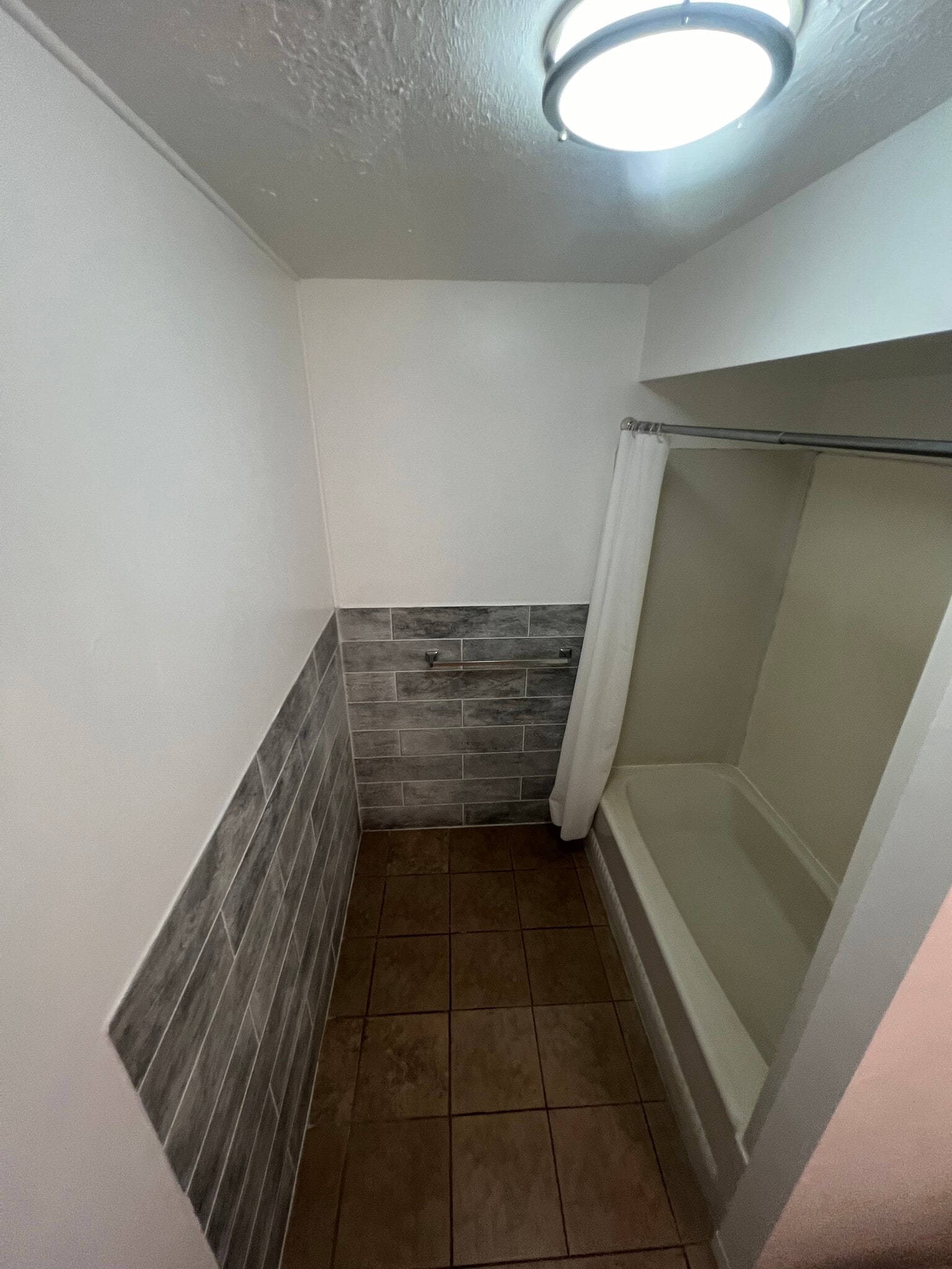 Building Photo - 1600 Wilikina Dr