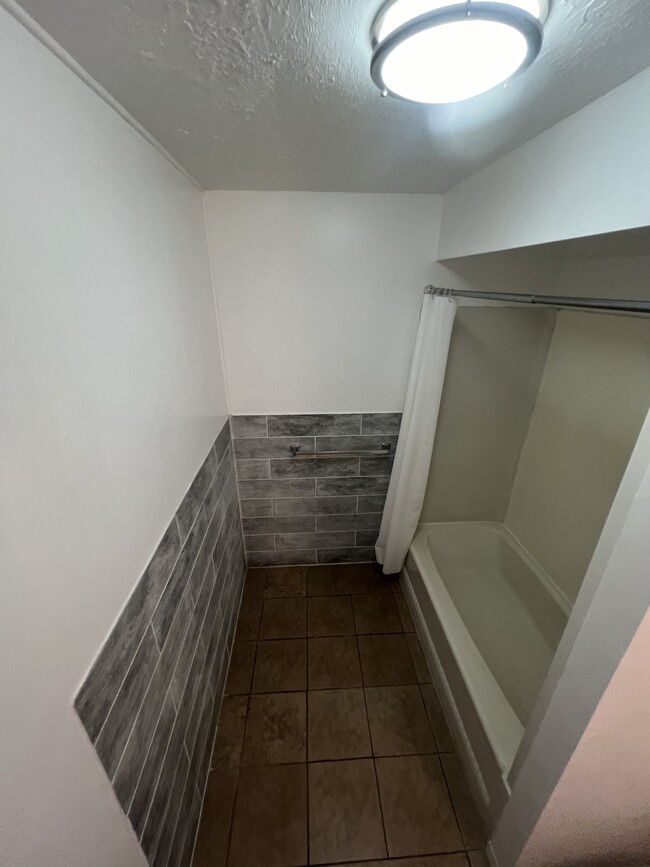 Building Photo - 1600 Wilikina Dr