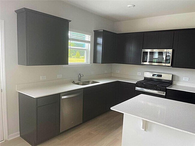 Building Photo - 31111 Morgan Hill Dr SE