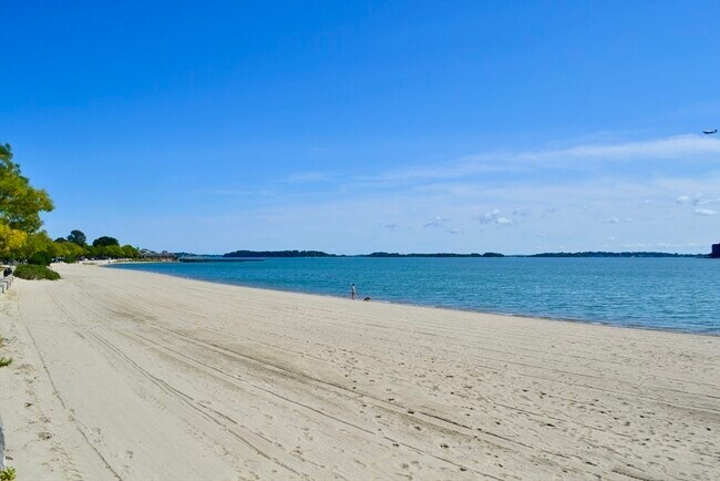 Building Photo - 1306 Columbia Rd