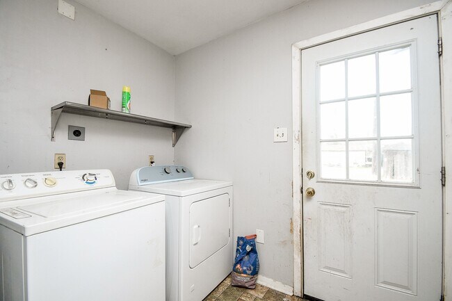 Building Photo - 11602 Dover St