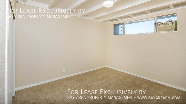 Building Photo - 286 Elm St