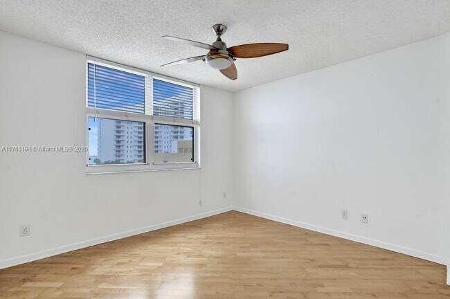 Building Photo - 770 Claughton Island Dr