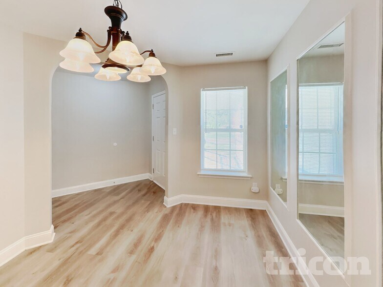 Building Photo - 3009 Softwind Dr