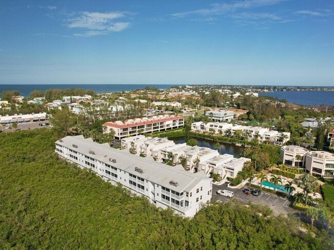 Building Photo - 3607 E Bay Dr