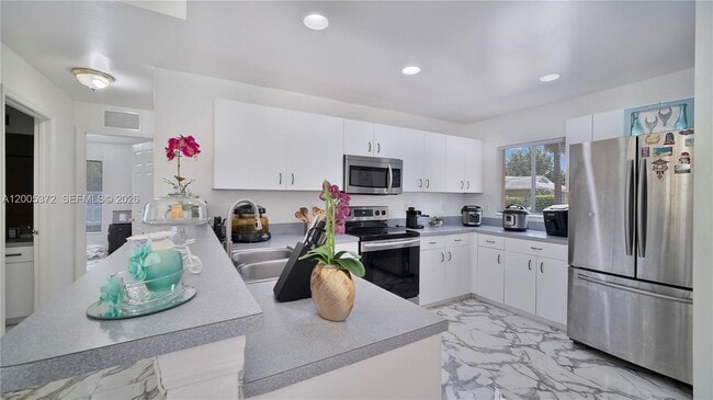 Building Photo - 4081 14th Ave SE