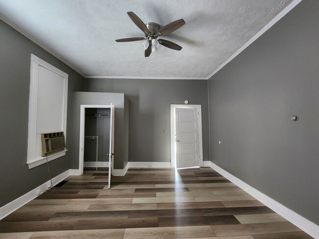 Building Photo - Midtown Duplex