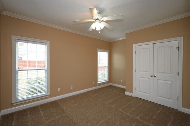 Building Photo - 4530 Kiowa Ln