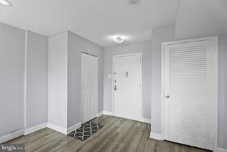 Building Photo - 5340 Holmes Run Pkwy