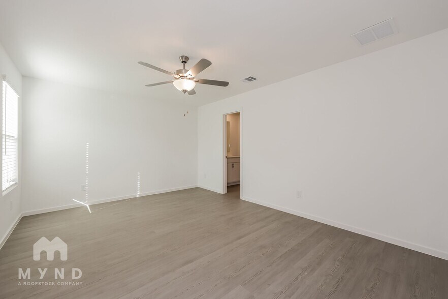 Building Photo - 2724 River Knl Ln