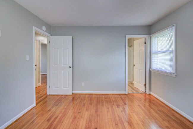 Building Photo - 105 Sandy Ln