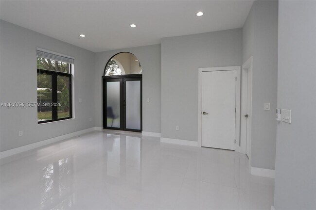 Building Photo - 5126 SW 57th Ave