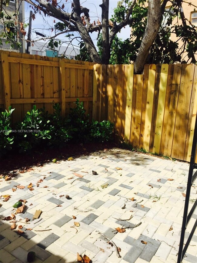 Building Photo - 500 SW 9th Ave