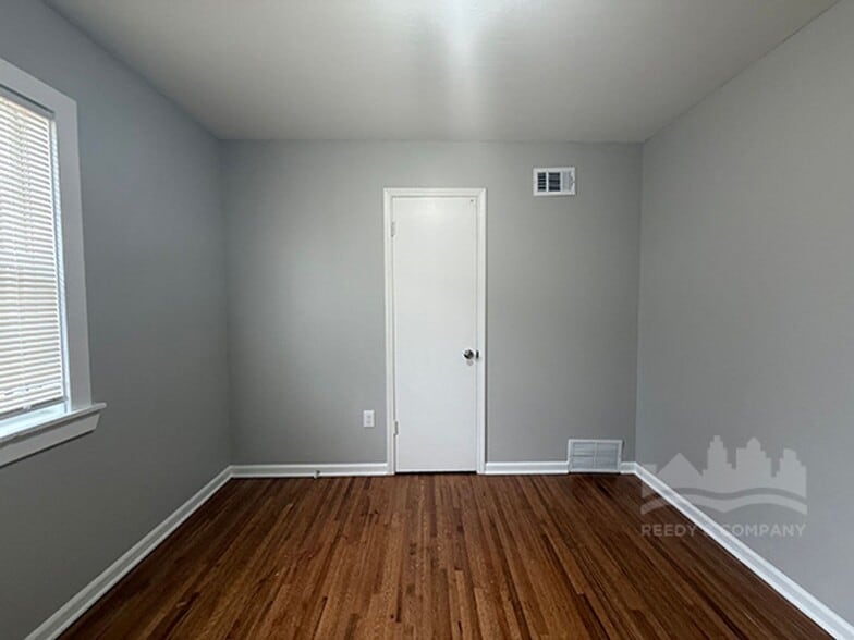 Building Photo - 2759 Southmeade Ave