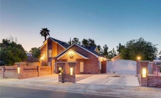 Building Photo - 5704 Avenida Tampico