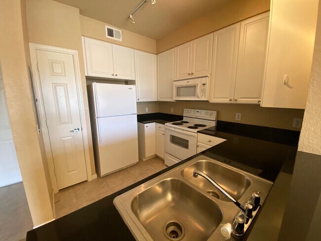 Building Photo - Experience luxury living at its finest in ...