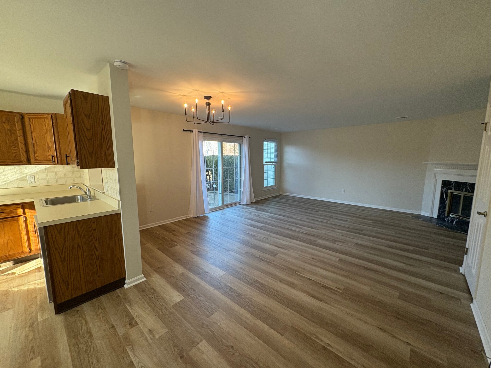 Family Room - 55 Portsmouth Ct