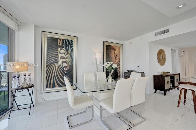 Building Photo - 2600 E Hallandale Beach Blvd