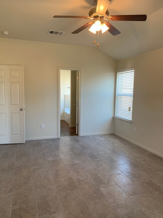 Building Photo - 4 Bdrm 2.25 Bath in Copperas Cove