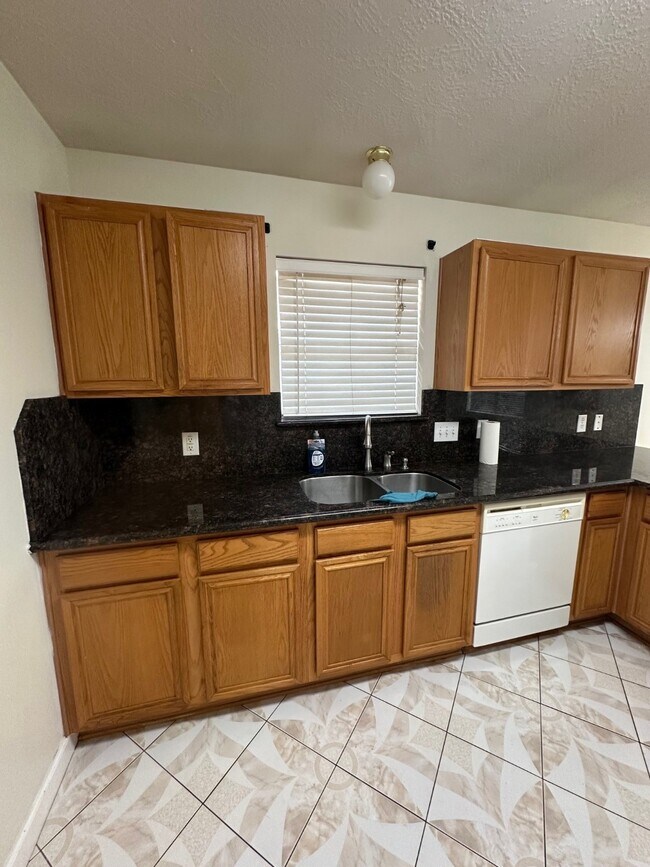 Building Photo - 3101 Meadow Bay Dr