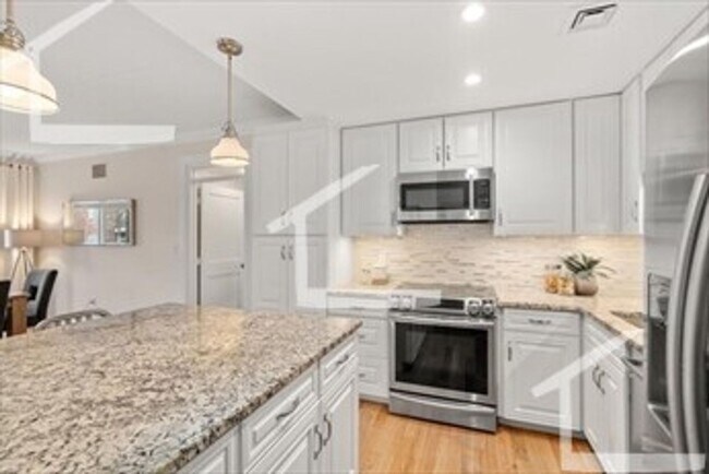 Building Photo - Coolidge Corner Location, High-End Finishe...