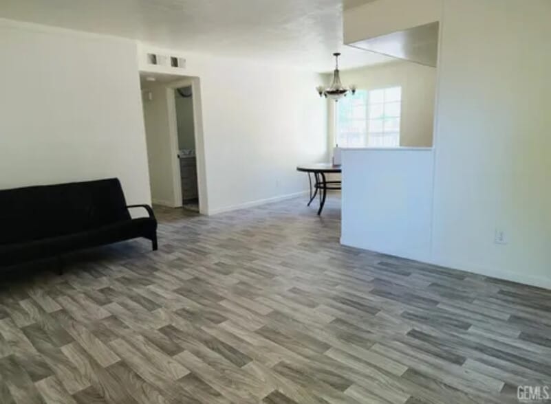 Building Photo - 501 N California Ct