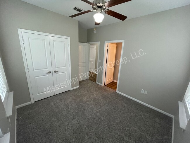 Building Photo - 3BD/3.5BA Available for Mid-August Move In