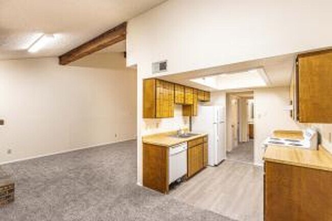 Building Photo - Cozy 3 Bedroom 2 Bath