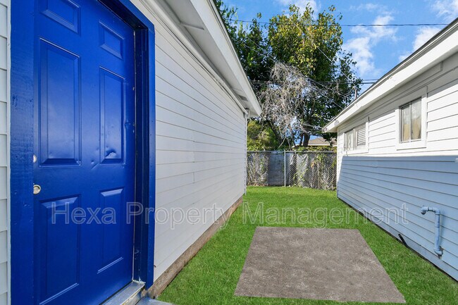 Building Photo - 4207 Phlox St