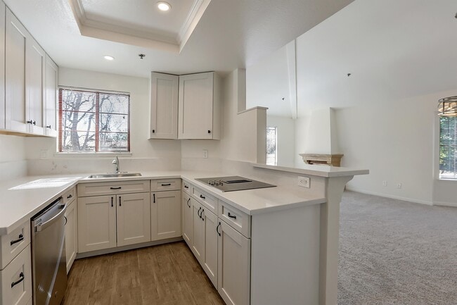 Building Photo - 10252 Danube Dr