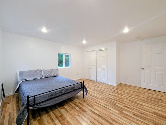 Building Photo - 2Bd/.75Ba Monroe House