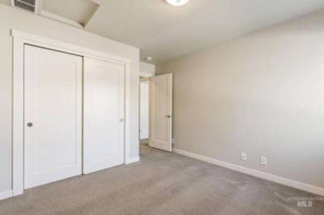 Building Photo - 3 bed, 3 bath townhome will be ready in May for you