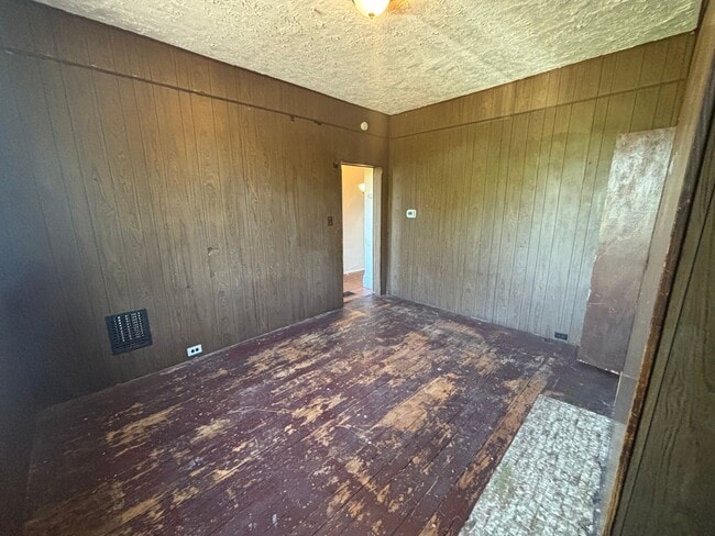 Building Photo - Rare 4 BR/ 2 BA Home with Multi-Generational Layout