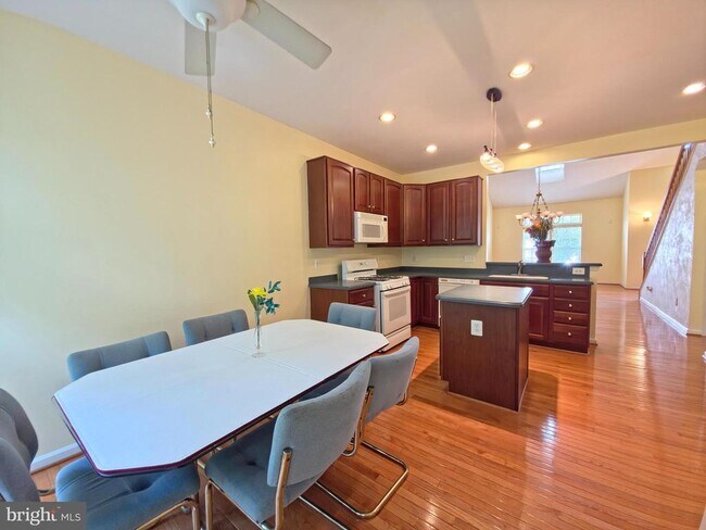 Building Photo - 20875 Killawog Terrace