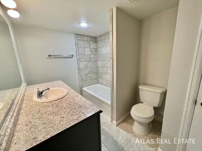 Building Photo - 1016 Magnolia St