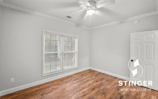 Building Photo - 1606 Columbia Ave