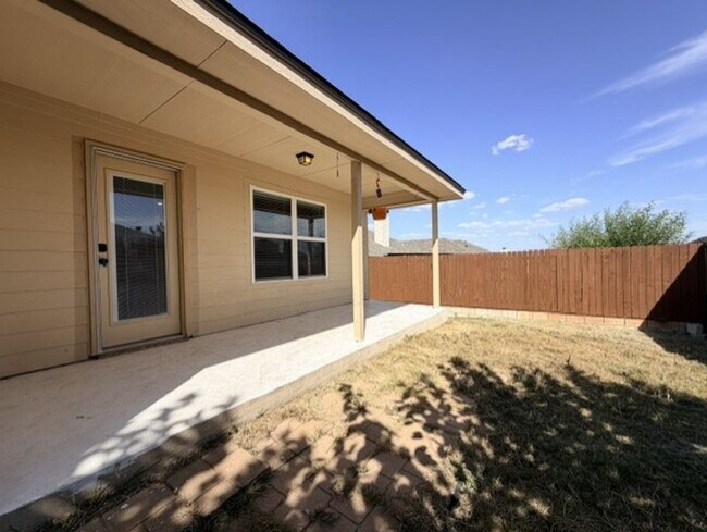 Building Photo - 821 Kendra Dr