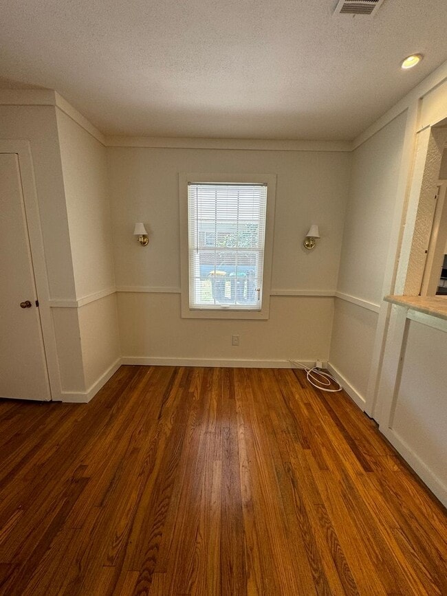 Building Photo - 2/2 Charming House in Garden Lakes $1,296