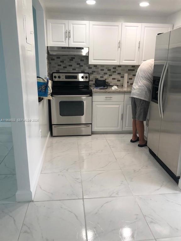 Building Photo - 8135 Sunrise Lakes Blvd