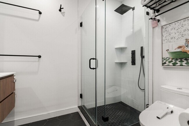 Building Photo - 75 W Broadway