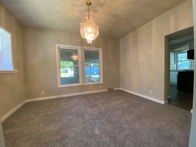 Building Photo - 4 Bedroom 2 Bathroom 2 Stall Detached Garage