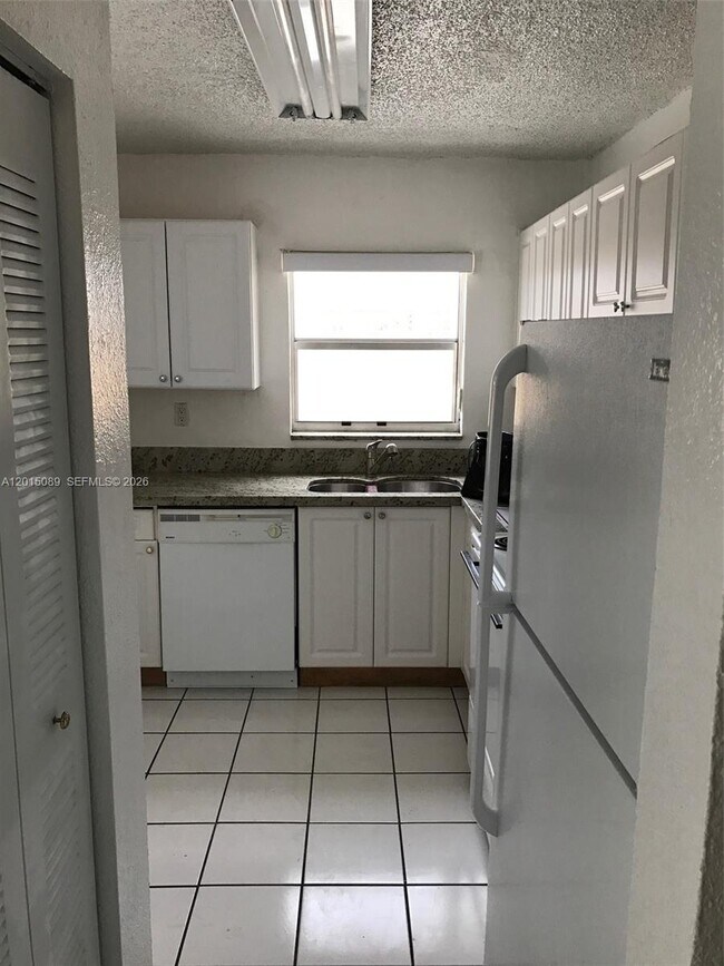 Building Photo - 5100 SW 41st St
