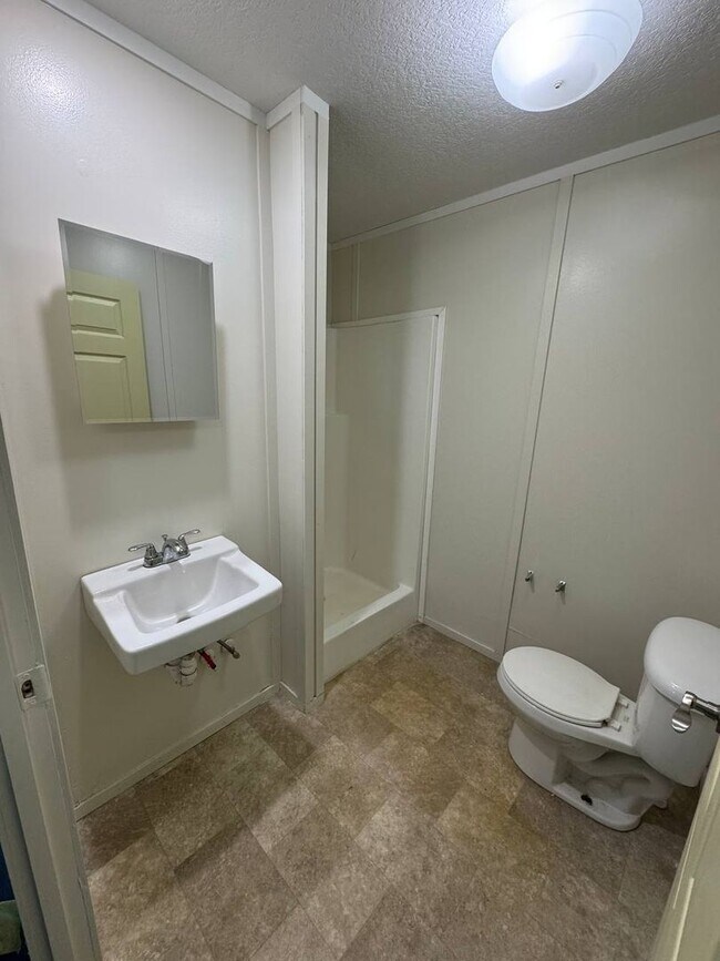 Building Photo - 1416 Robin St