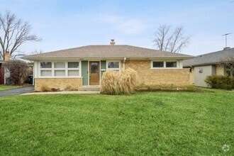 Building Photo - Renovated 3 bedroom home in award winning ...