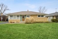 Building Photo - Renovated 3 bedroom home in award winning ...