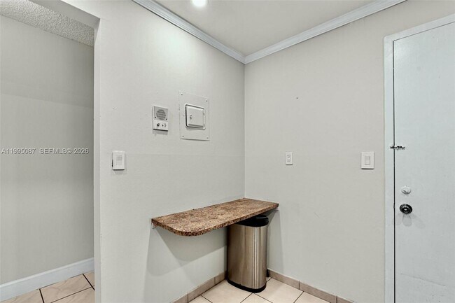 Building Photo - 1830 Dixieana St