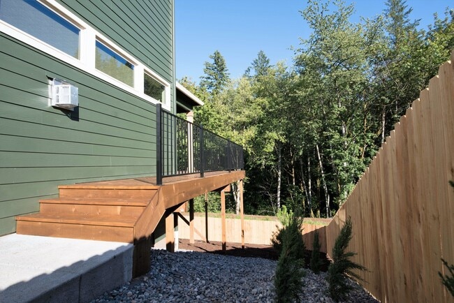 Building Photo - Charming Custom Camas Home in Gated Community